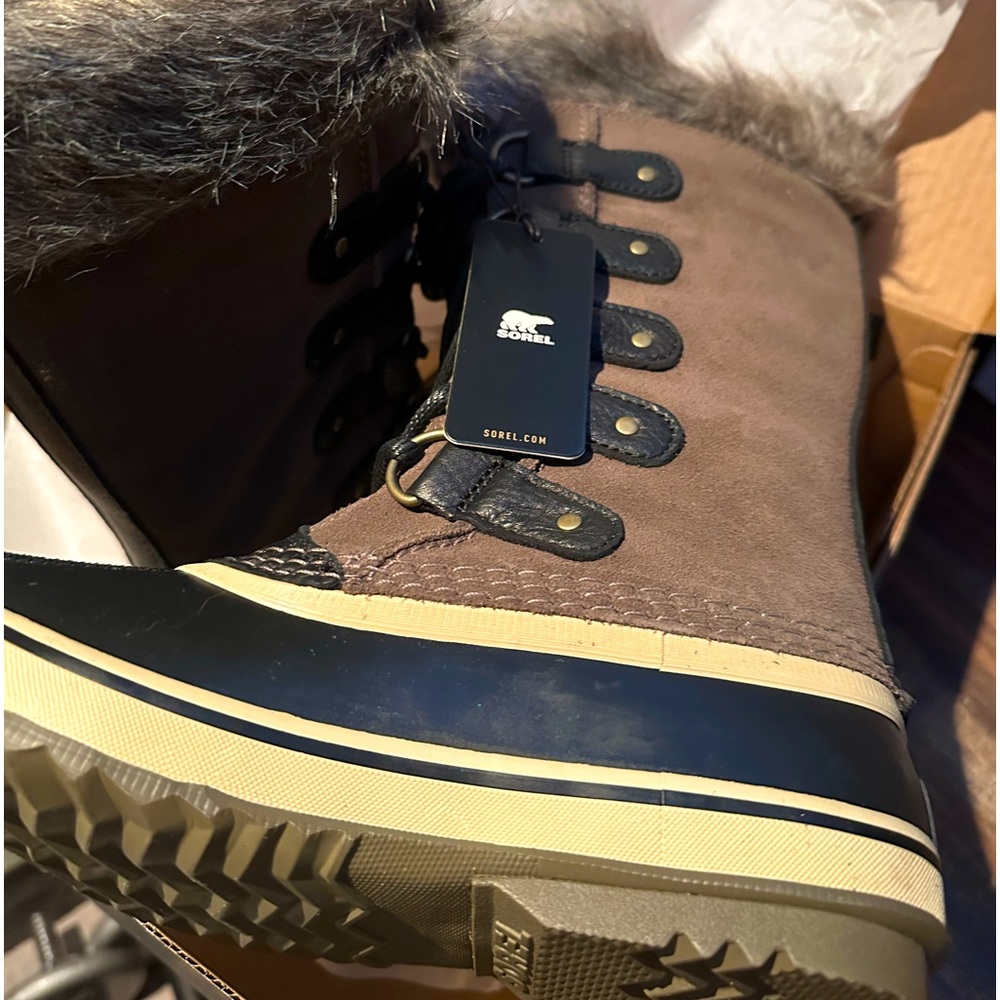 Brand New Sorel Joan of Arctic size 7